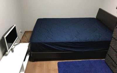 ベッドの足元のスペース