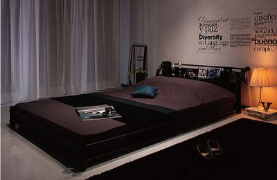 黒いベッド